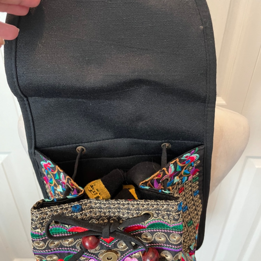 Embroidered back pack - Picture 6 of 9